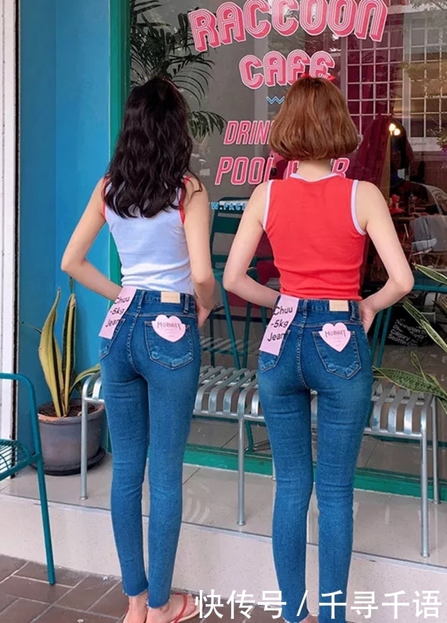 吊带|街拍:小姐姐身材好,紫色吊带搭配牛仔裤,像个年轻的大学生!
