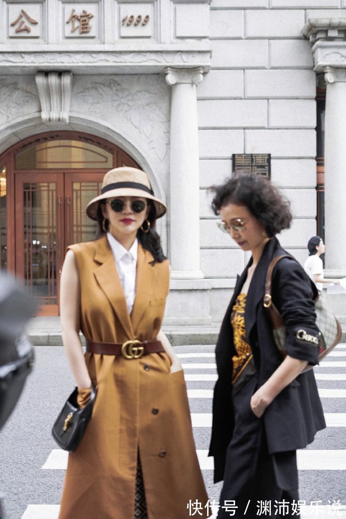 衬衫 母女穿搭又来啦!黑色套西装搭配经典迷人,母女秒变姐妹花