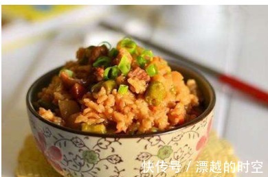 秘制红烧肉焖饭，肥而不腻，吃到停不下来，电饭煲就能搞定