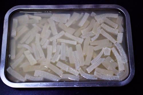  皮冻怎么做才能像饭店一样好吃，牢记2点，皮冻硬挺不碎，还不腥