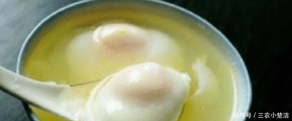 水煮荷包蛋时,千万不能水开下锅!网友:这么多年的蛋白煮了!