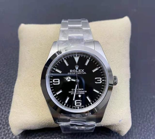 只差一万！欧米茄海马300和劳力士探险家一代，怎么选