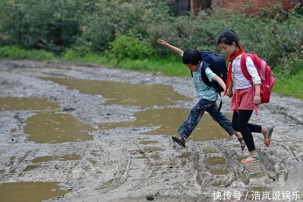 宝妈|女儿想要个弟弟,追着爸爸的啤酒肚不放,妈妈笑翻看样是双胞胎