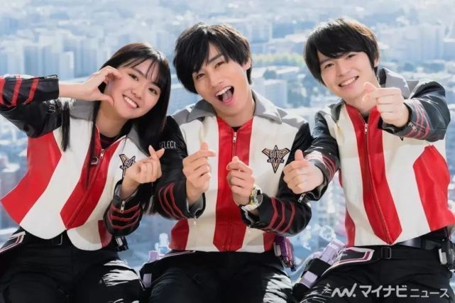 德凯|奥特曼:戴卡变德凯,梅加洛杰厄第二形态气势十足