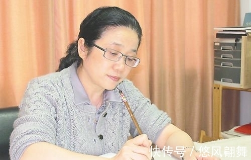 孙晓云#孙晓云书法《香港赋》,书风自然流畅,富有古韵,但是缺点明显?