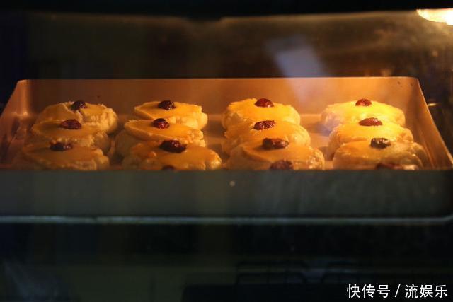 做法比馒头简单，味道比煎饼好吃的饼干，面粉加鸡蛋，香酥又管饱