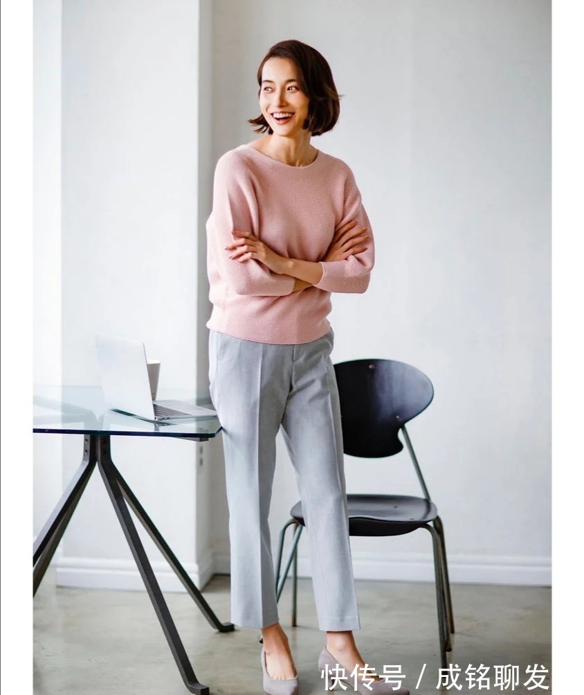 色系|四五十岁的女人入秋怎么穿?掌握这三大技巧,轻松穿出时尚高级感