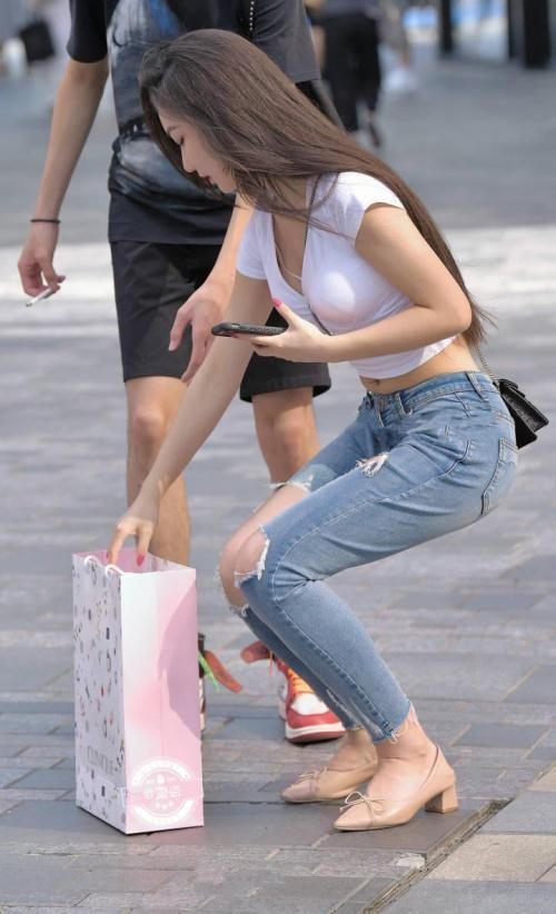 小蛮腰|身体曲线优美的牛仔裤姑娘，纤细双腿，展现小蛮腰的魅力