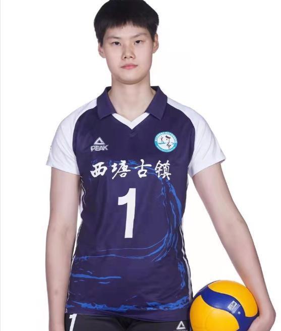 中国女排|中国女排新长城浮现!三副攻新人攻拦俱佳,04后小将神似徐云丽