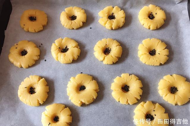 桃酥|零基础桃酥做法,2个鸡蛋1碗面,一碰就掉渣,唇齿间的童年记忆