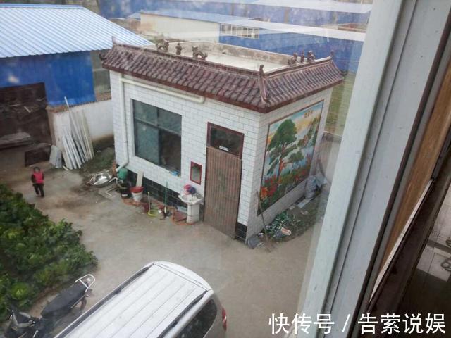 壁画|晒晒农村婆家的婚房，厨房超霸气，院里壁画大得吓人，你见过吗