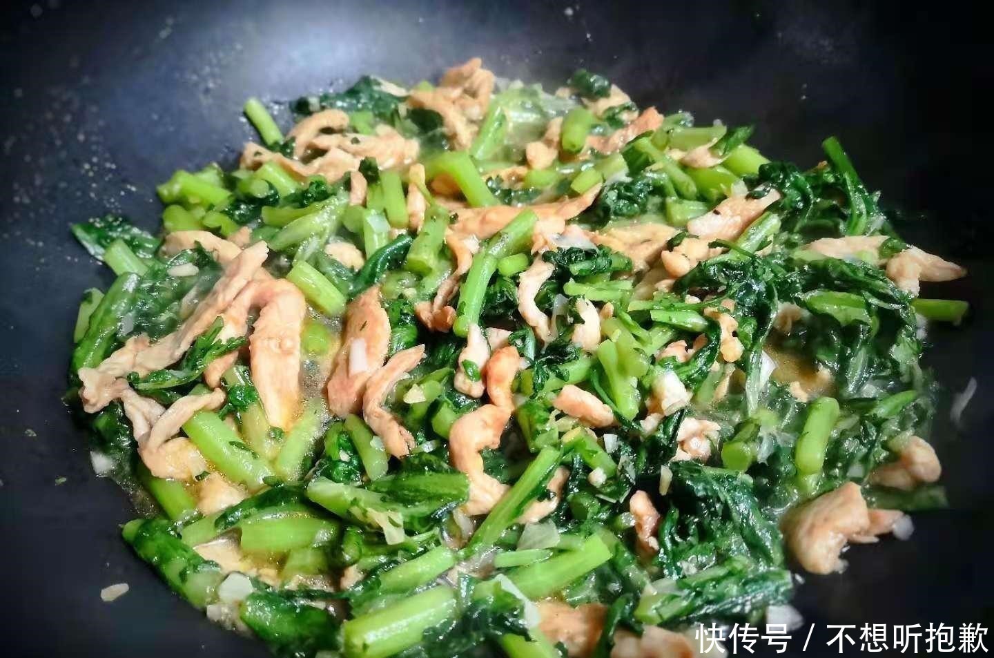茼蒿炒鸡肉|天越冷，这菜就越肥嫩，正大量上市，3块钱一斤，炒着吃特别香！