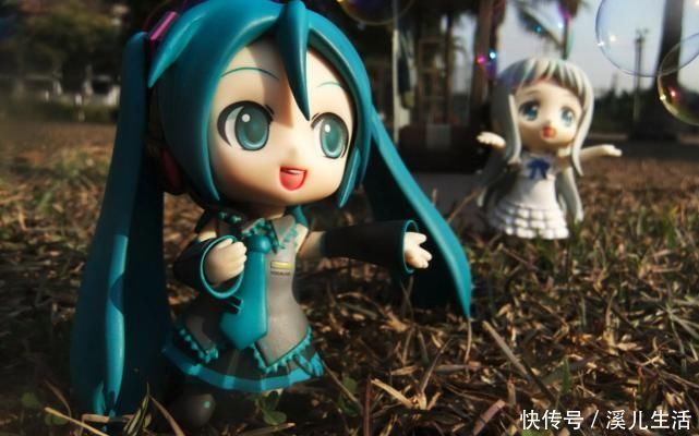 动漫|同样的桌子贴个二次元图案价格涨8倍?真当阿宅人傻钱多?