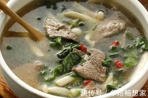 家常菜就要荤素搭配，吃着香，营养全，今天的菜一上桌，全家喜欢