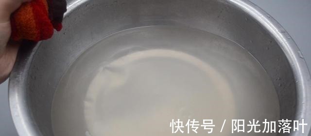 白醋|毛巾用久油腻有异味教你一个清洗技巧,毛巾洗完柔软干净无异味!