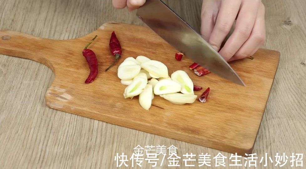 腌萝卜时,只用盐杀水就错了,跟我学会这招,萝卜香脆爽口不涩口