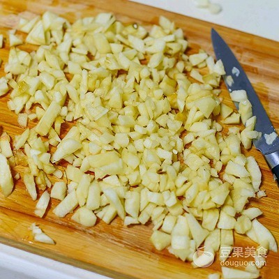 山药不要再炒着吃了，加一个苹果一碗糯米粉，出锅就抢光