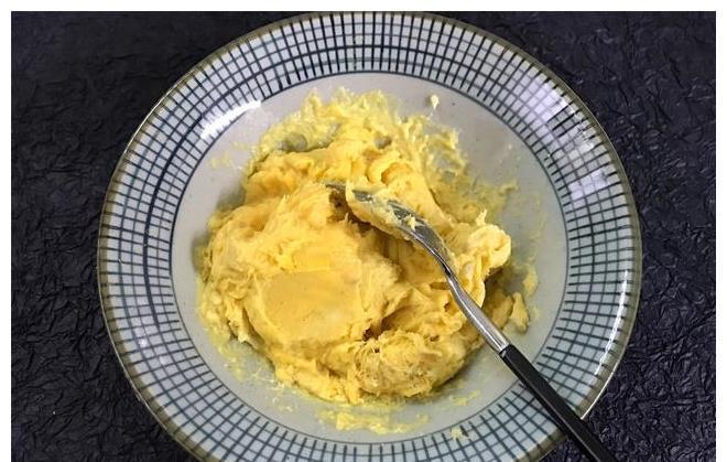 果肉|不用揉面,不用擀皮,简单3步,教你做网红甜点,咬一口酥掉渣