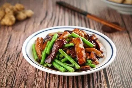 茄子的几种超下饭吃法，家人最爱