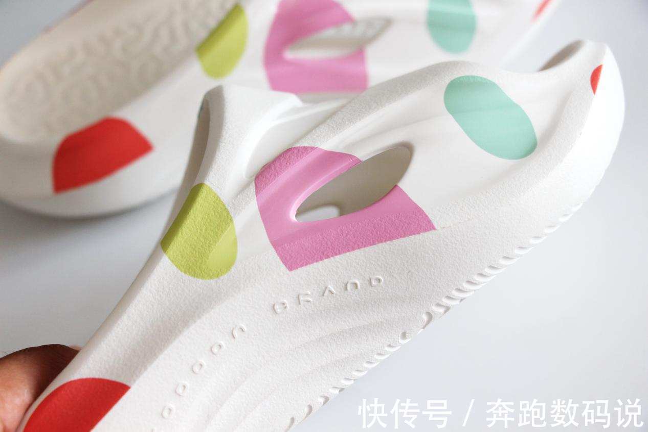 咕咚 缓震Q弹,运动恢复必不可少:咕咚运动恢复拖鞋