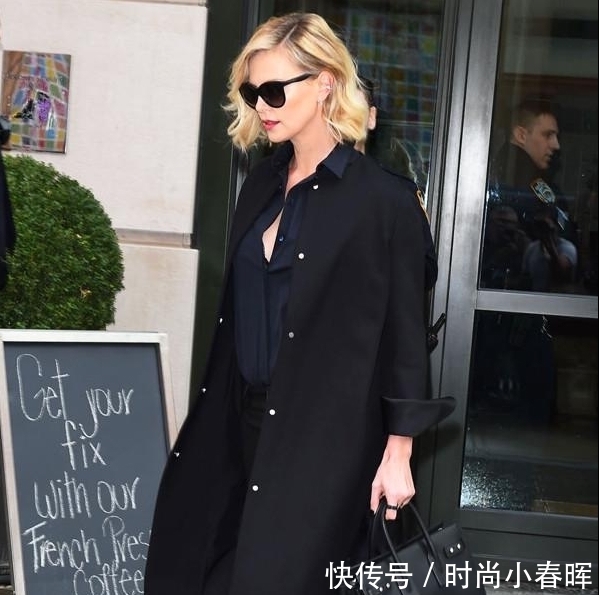 高跟鞋|孟晚舟携老公露面!穿黑裙长发披肩温柔优雅,抬头看丈夫一脸崇拜