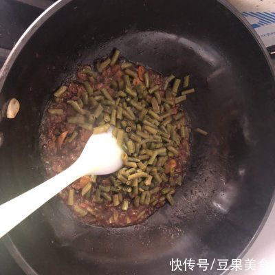 大厨|饭店大厨说漏嘴的秘密，酸豆角炒牛肉丁这样做才好吃