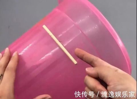 垃圾桶|垃圾桶上放一根筷子，真是太聪明了，可惜好多人不懂，学会太棒了