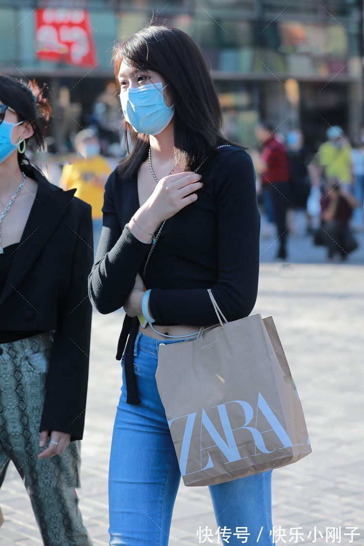 牛仔裤|直筒牛仔裤非常塑腿型的裤子,穿着舒适又显身材,美的潇洒又自信