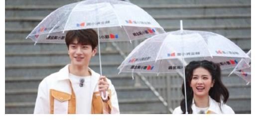 跑男全员开挖掘机路透出炉！Baby呆萌，白鹿专业，林一氛围感绝了