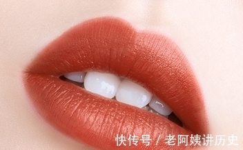 阿玛尼 姨妈色、吃土色、吃小孩色……这些热门口红颜色“黑话”,哪个是你的菜?