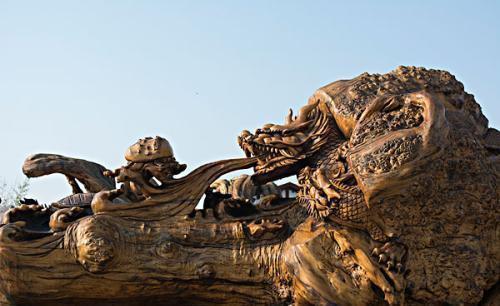 根雕|他花50万造根雕500罗汉,土豪欲100万买下却反悔,如今放仓库长毛