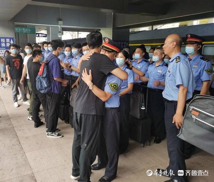 刘德鹏|暴雨中被困51小时，K15次列车平安回家