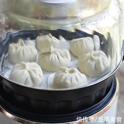 鲜嫩多汁的白菜猪肉包一次你能吃几个