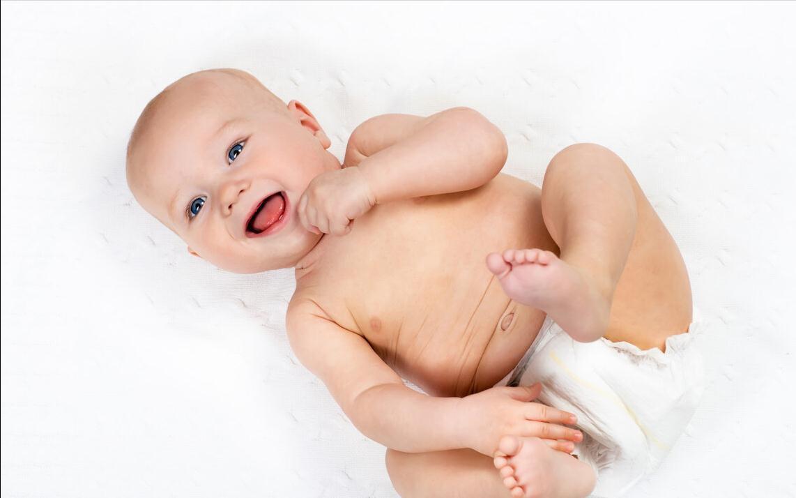 红屁屁|婴儿拉完臭臭后,用水洗还是用湿巾擦?踩过坑的妈妈才知道的做法