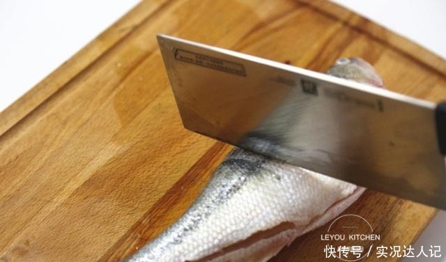 清蒸鱼,鲜嫩好吃不长肉,花几分钟学会,以后就是自己的拿手好菜!