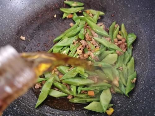 遇见此菜别手软，多买点回来炒一炒，营养美味又下饭