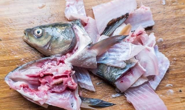 做酸菜鱼时，有人用淀粉，有人用蛋液大厨教你正确做法，太香了