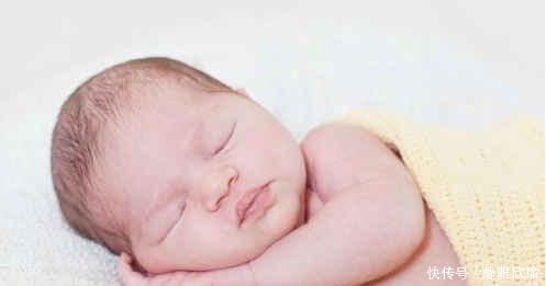 新手爸|新生儿有这4种变化,都是正常现象,新手爸妈无需太过担心