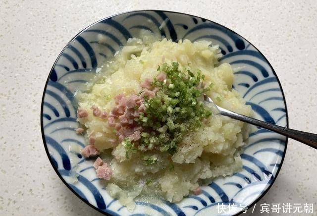 自从学会了土豆的新吃法,每周十斤不够吃,做法简单,内软外脆