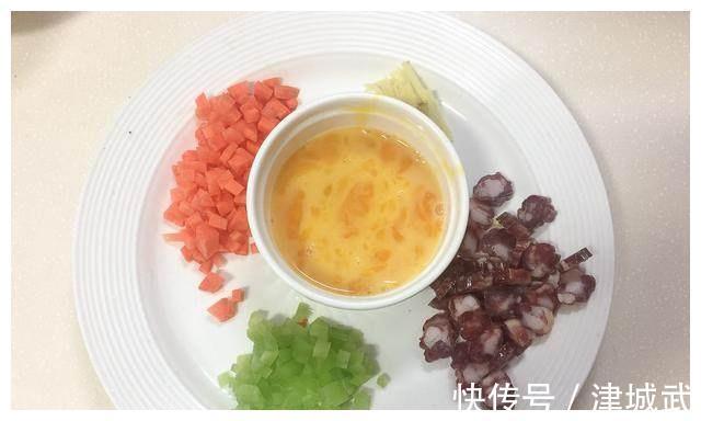 剩饭救星，一个小妙招让你的米饭好吃到爆，五分钟就能上桌！