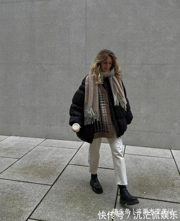 饱和度|过了四十岁的女人,衣柜里这5种颜色衣服别再穿了,显老还掉档次