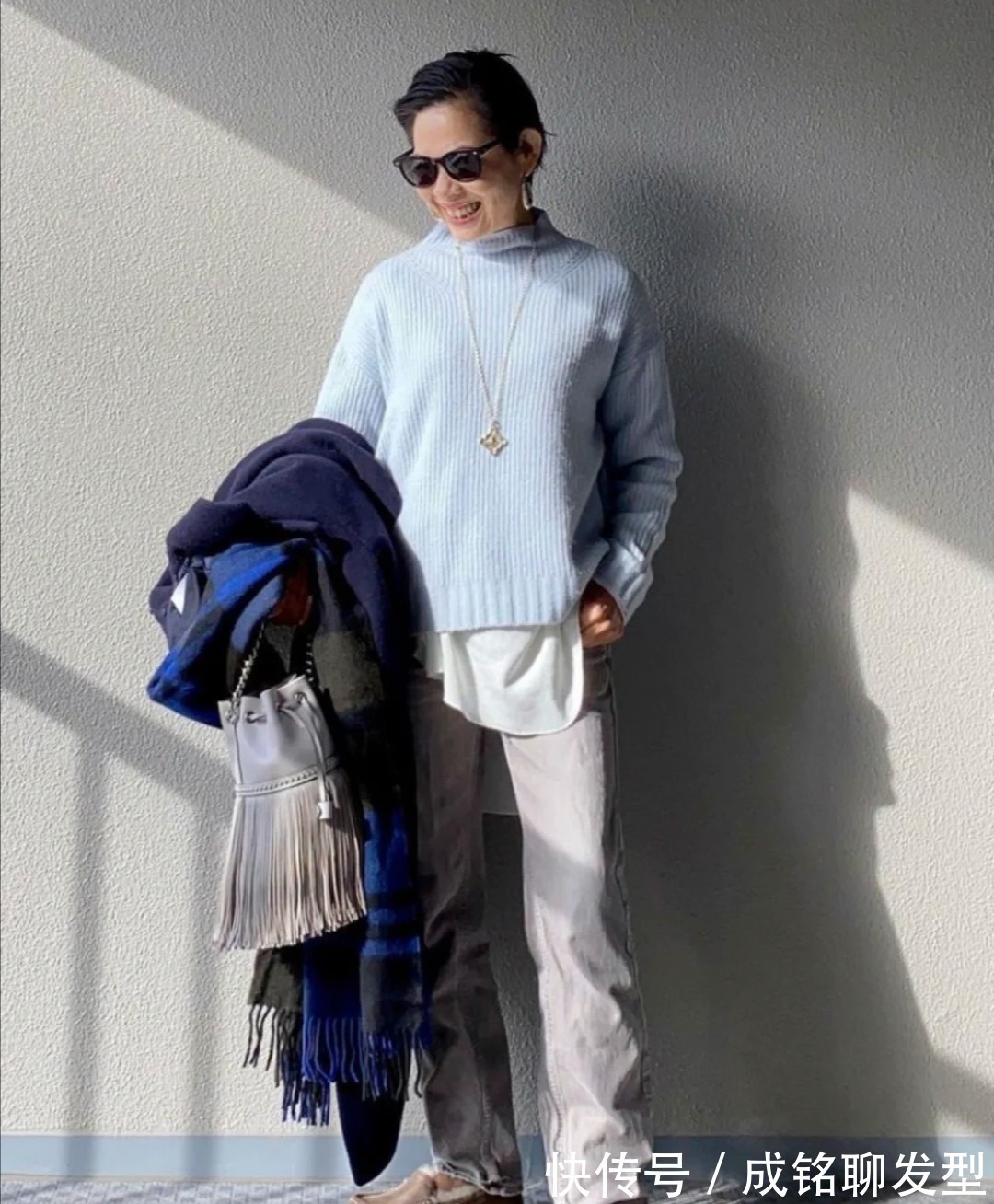 色系 五六十岁的女性这样打扮真洋气!精致优雅显气质,有品位又显年轻