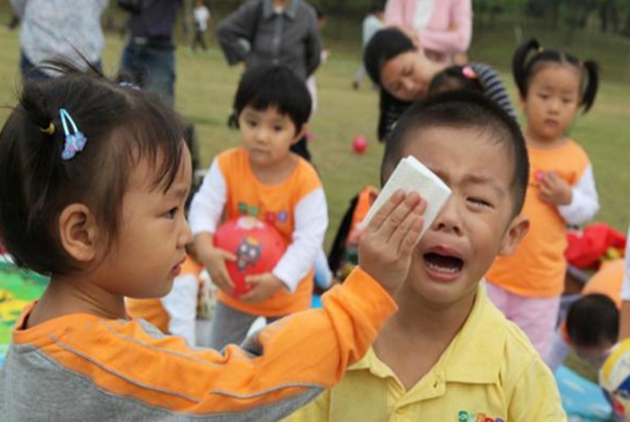 家庭|资深幼师：幼儿园第一天不哭不闹的“淡定娃”，大多出自三种家庭