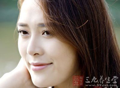 只需一根卷发棒告别干枯发质