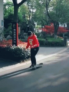 |搞笑GIF: 昨天领女友回家吃饭 全家人大气都不敢喘一下