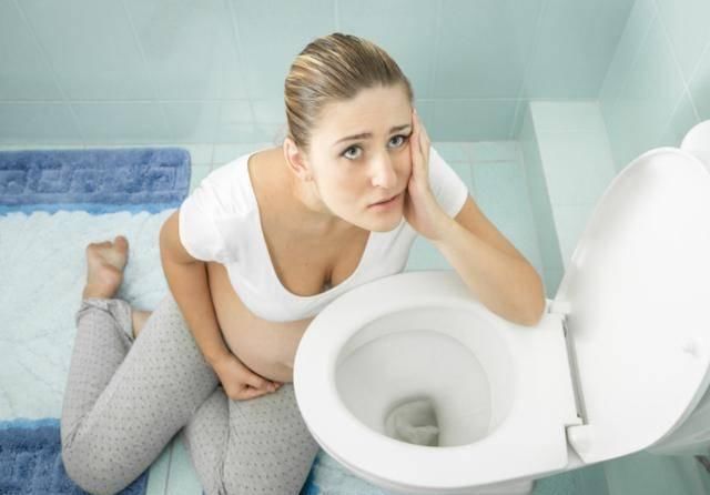 浮肿|孕妇上厕所时记'三不要'，特别孕晚期，别影响胎宝宝