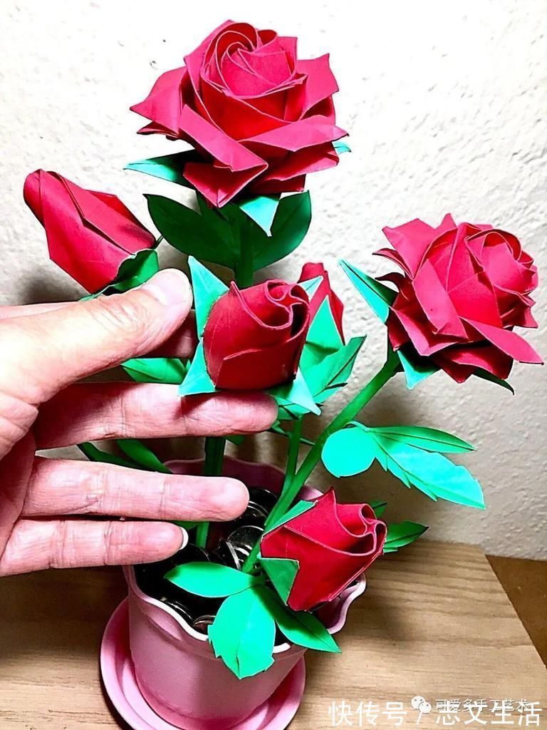 观自在菩萨|一张纸就能折的玫瑰,放几枝在家中,人见人夸!