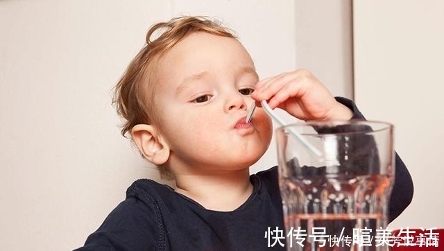 反作用|喝水有讲究,这四种情况不要给孩子喝,乱喝会起到反作用