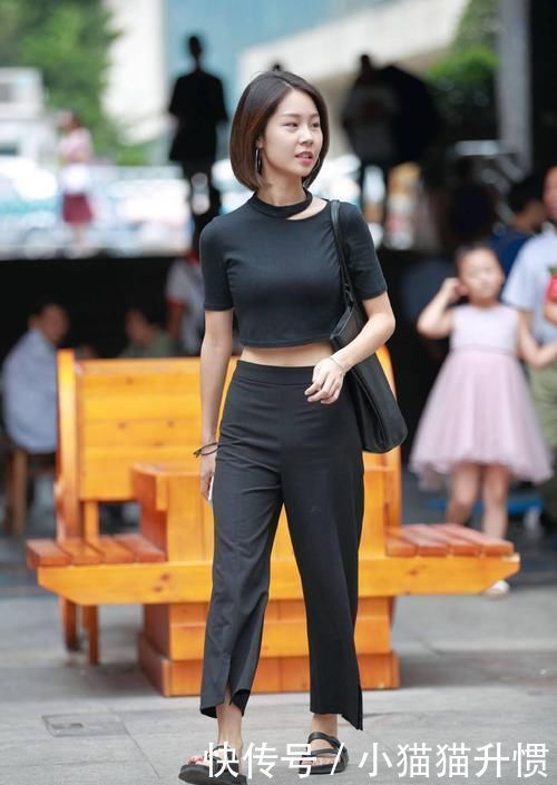 没有比你更会“省事”的,上班就穿这样一双鞋,不怕领导批评吗