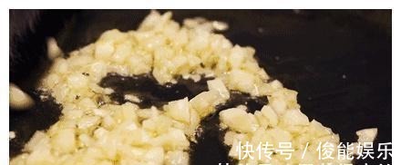 丙烯酰胺|炒菜时先放大蒜,会产生致癌物吗?医生道出答案,越早知道越好